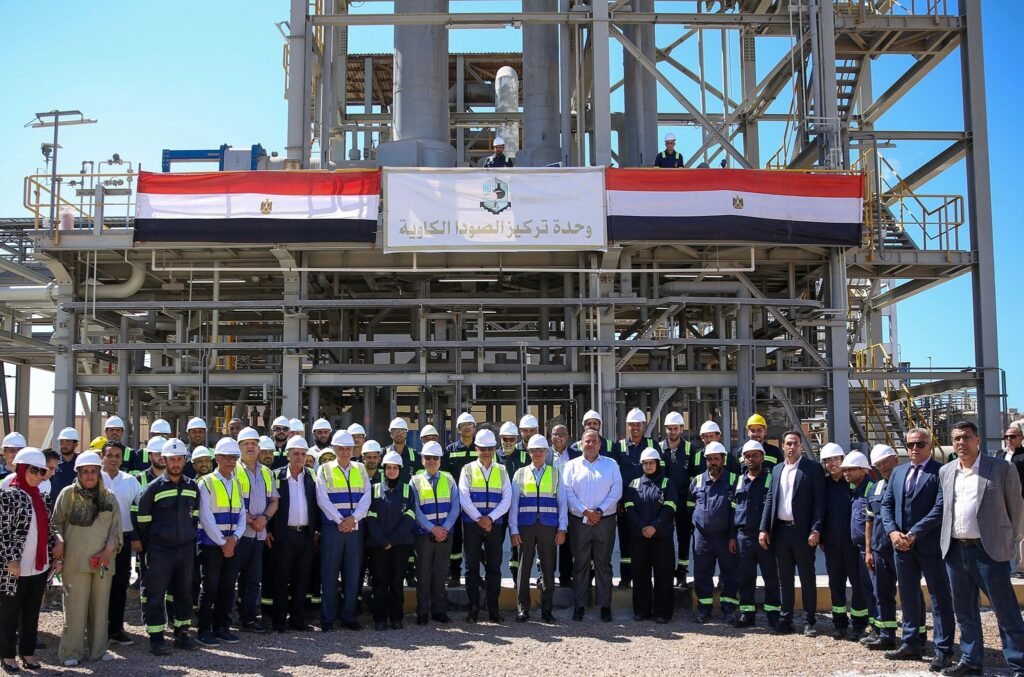 وزير قطاع الأعمال العام يتفقد مشروعات التطوير بشركة "مصر لصناعة الكيماويات" بالإسكندرية