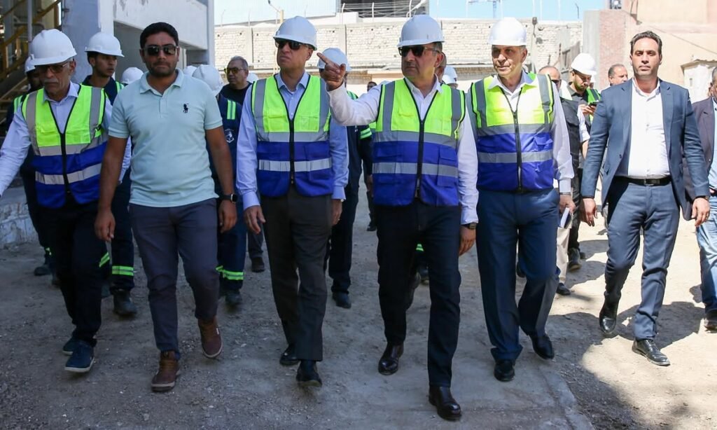 وزير قطاع الأعمال العام يتفقد مشروعات التطوير بشركة "مصر لصناعة الكيماويات" بالإسكندرية
